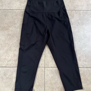 Stelle High Rise Black Leggings Yoga Pants Small
2 side pockets